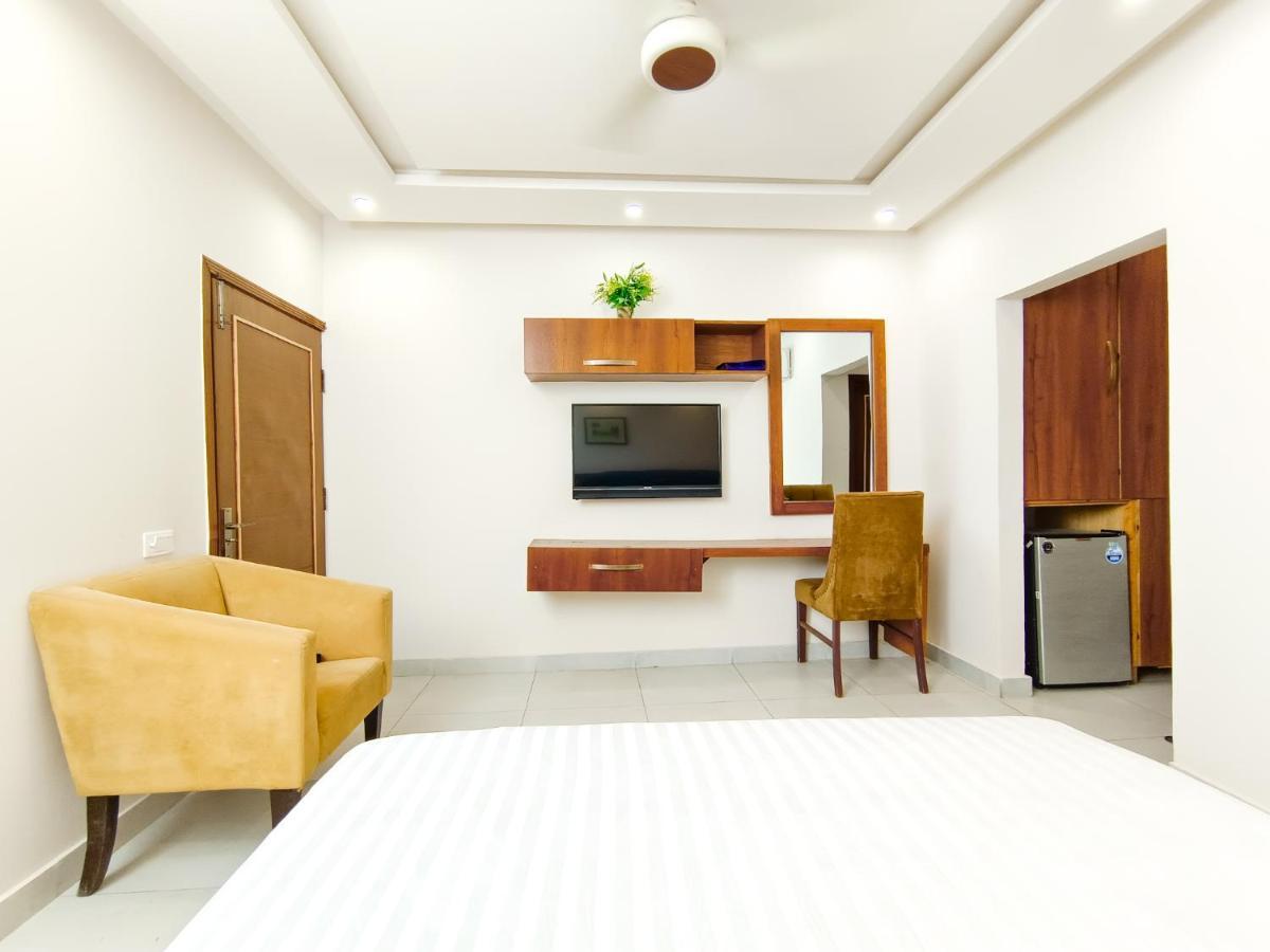 Hotel Avalon Suites ムルターン エクステリア 写真