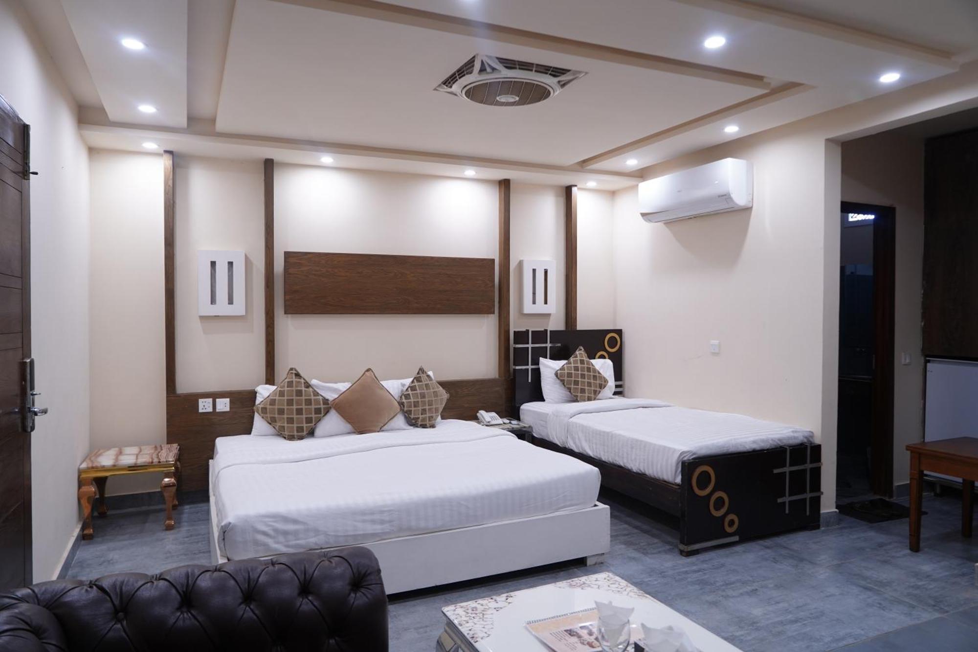 Hotel Avalon Suites ムルターン エクステリア 写真