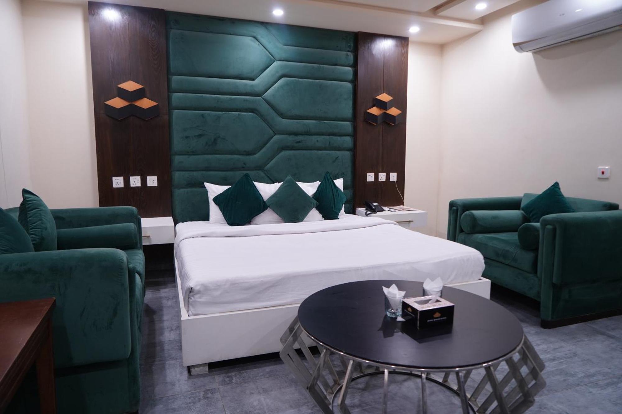 Hotel Avalon Suites ムルターン エクステリア 写真