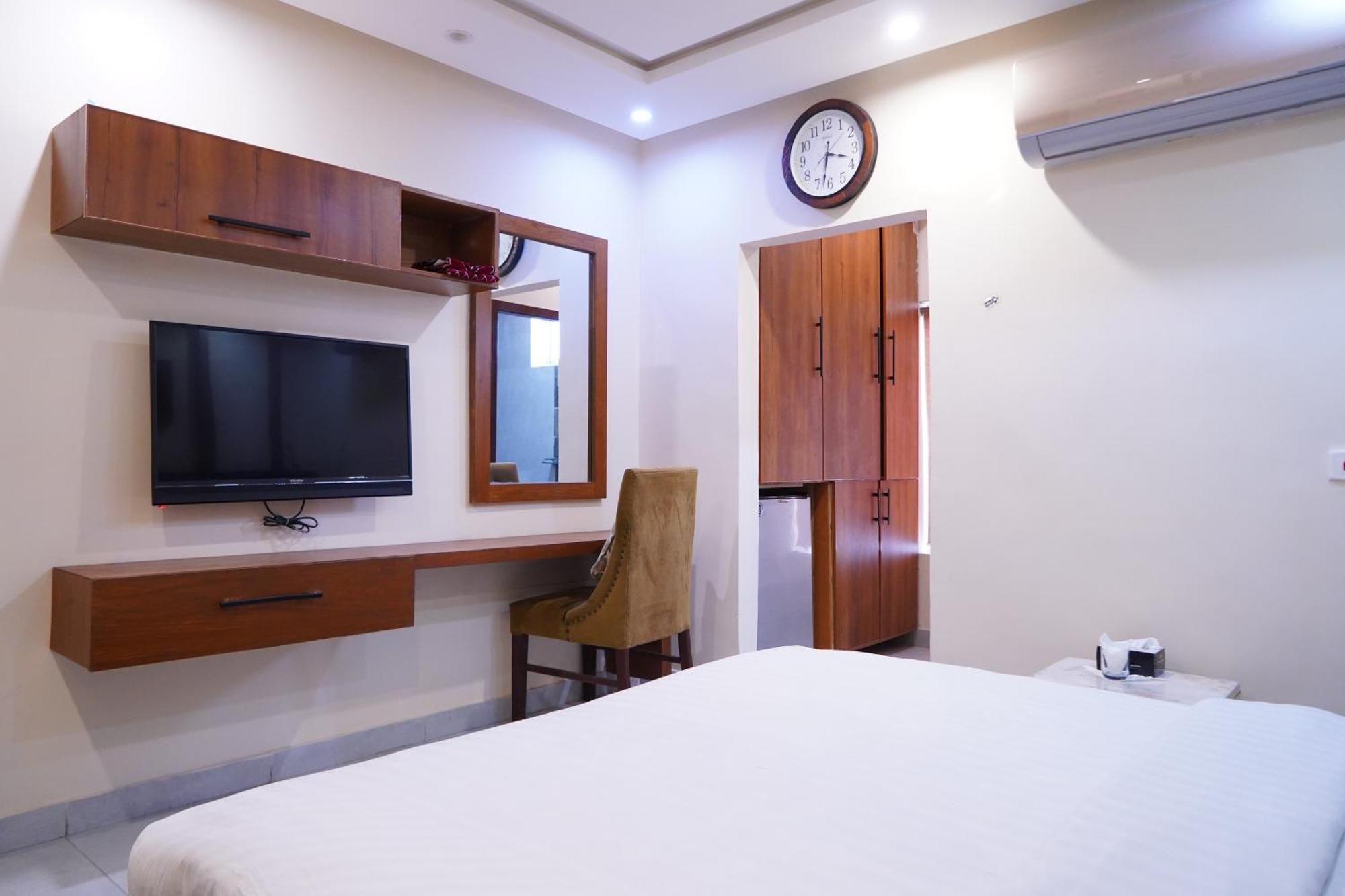 Hotel Avalon Suites ムルターン エクステリア 写真
