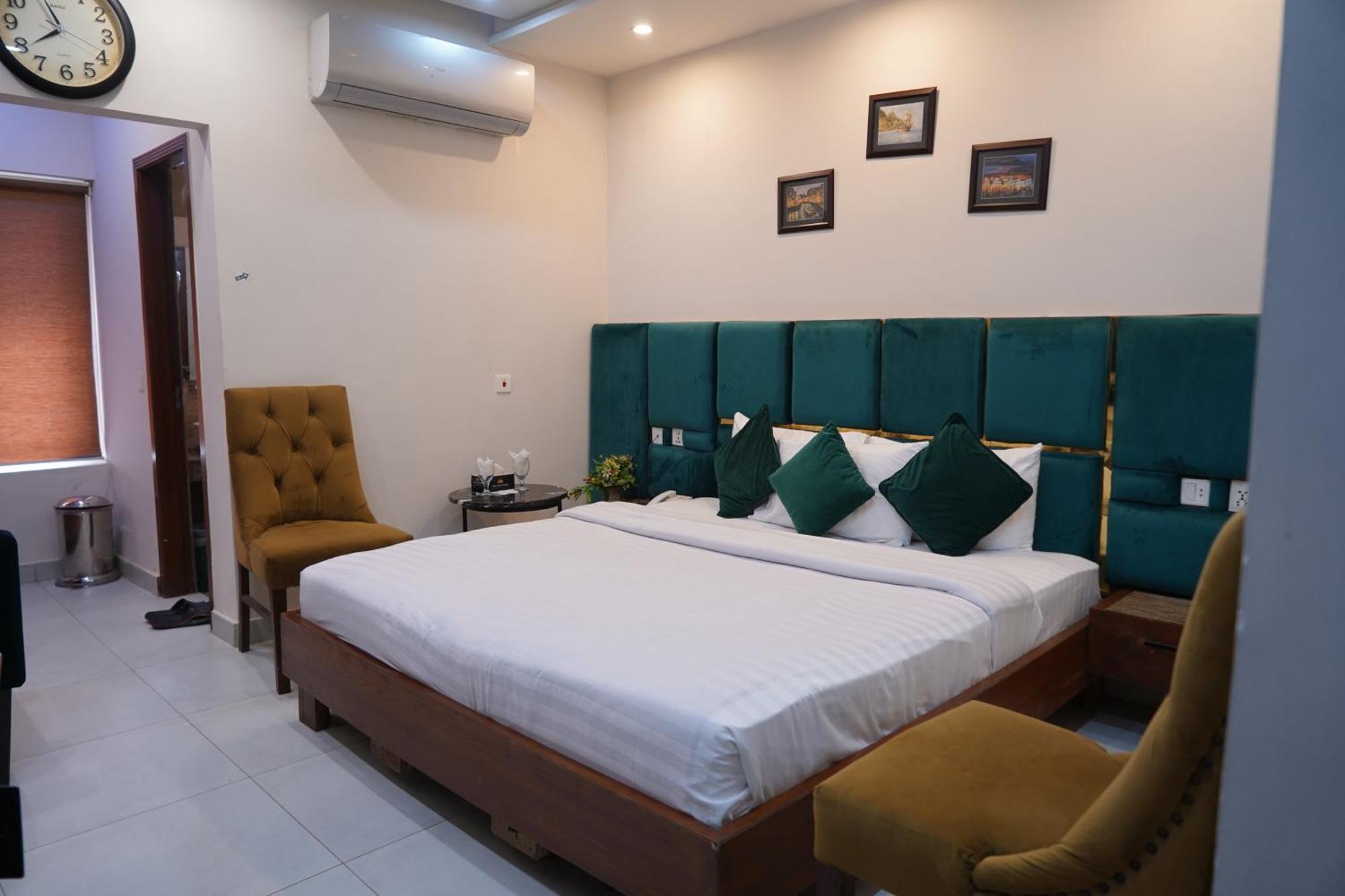 Hotel Avalon Suites ムルターン エクステリア 写真