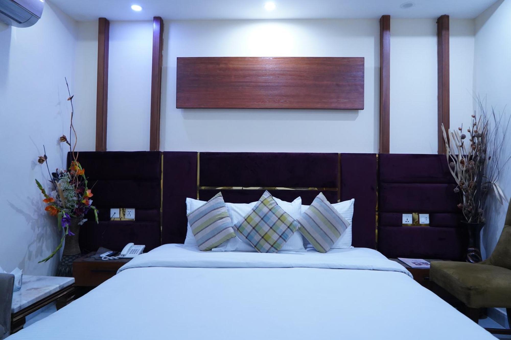 Hotel Avalon Suites ムルターン エクステリア 写真