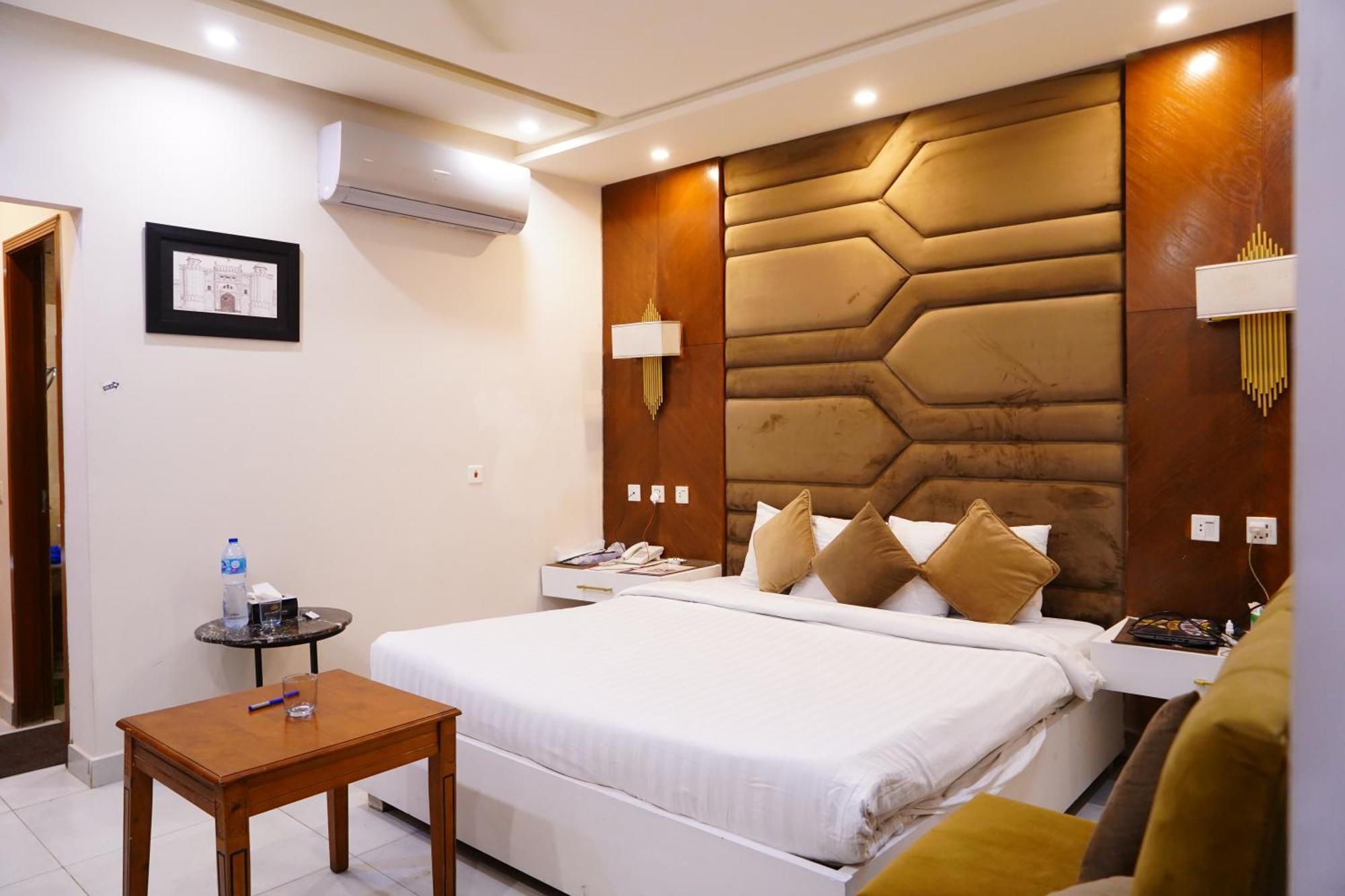 Hotel Avalon Suites ムルターン エクステリア 写真