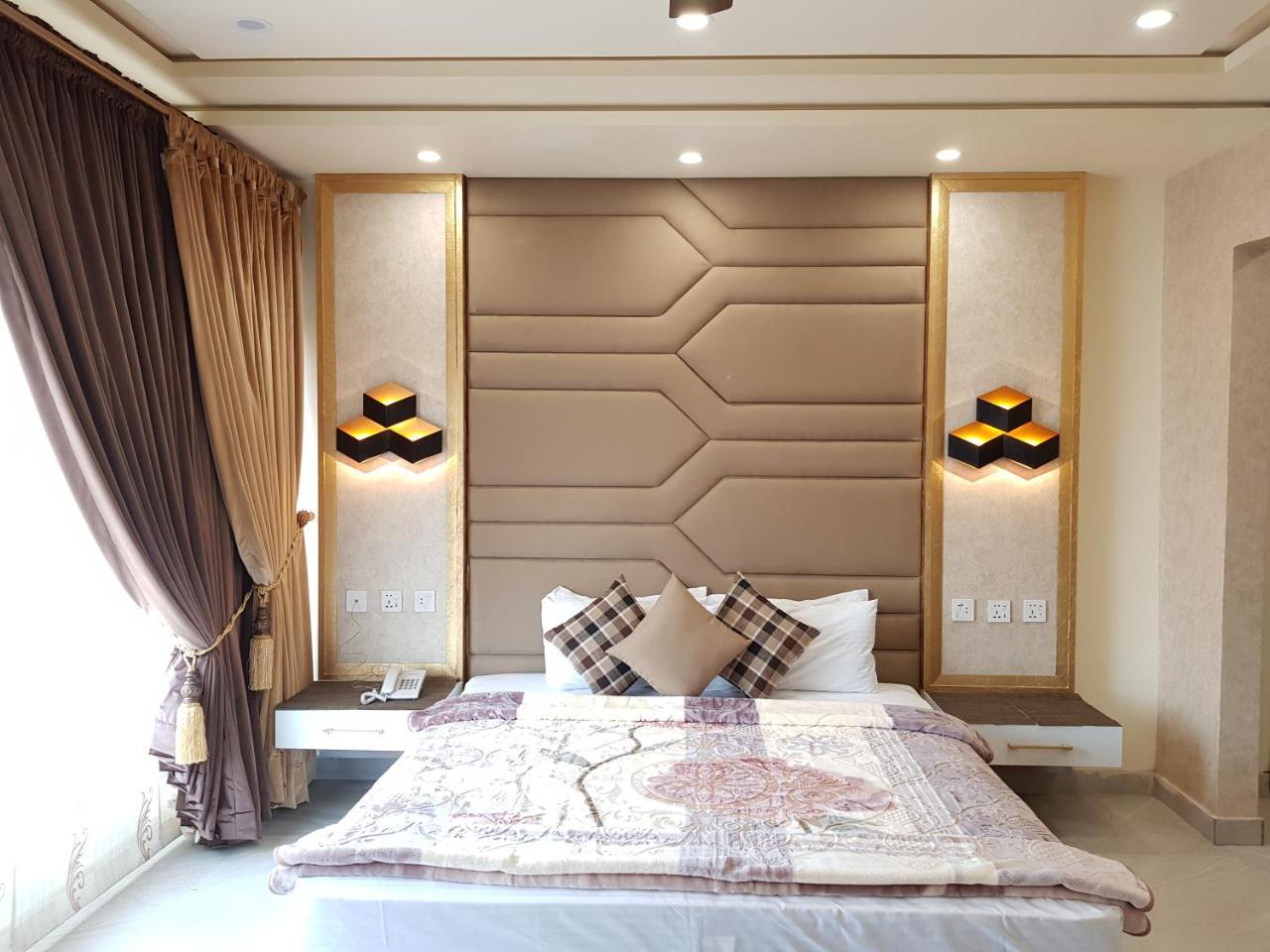 Hotel Avalon Suites ムルターン エクステリア 写真