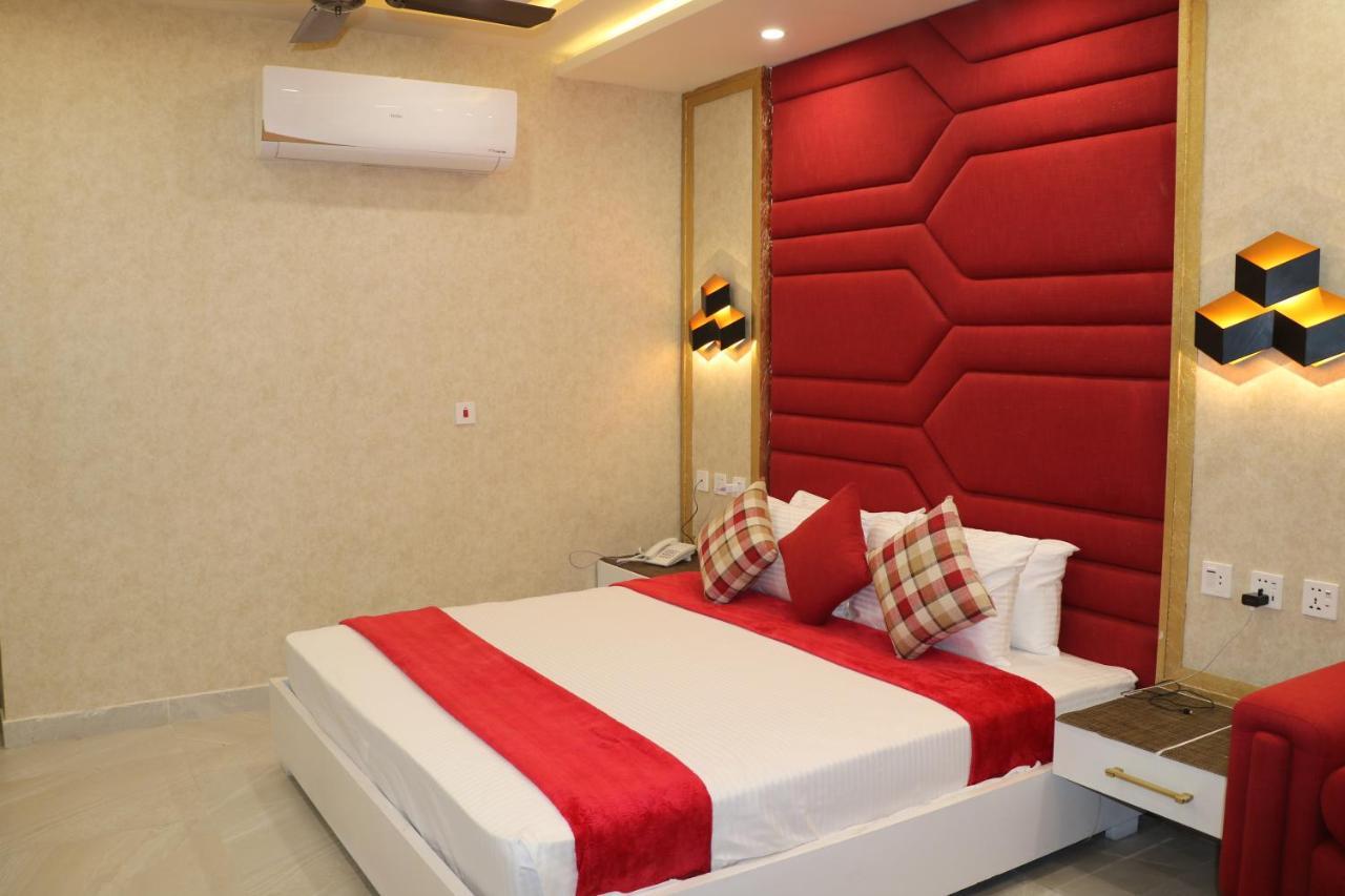Hotel Avalon Suites ムルターン エクステリア 写真