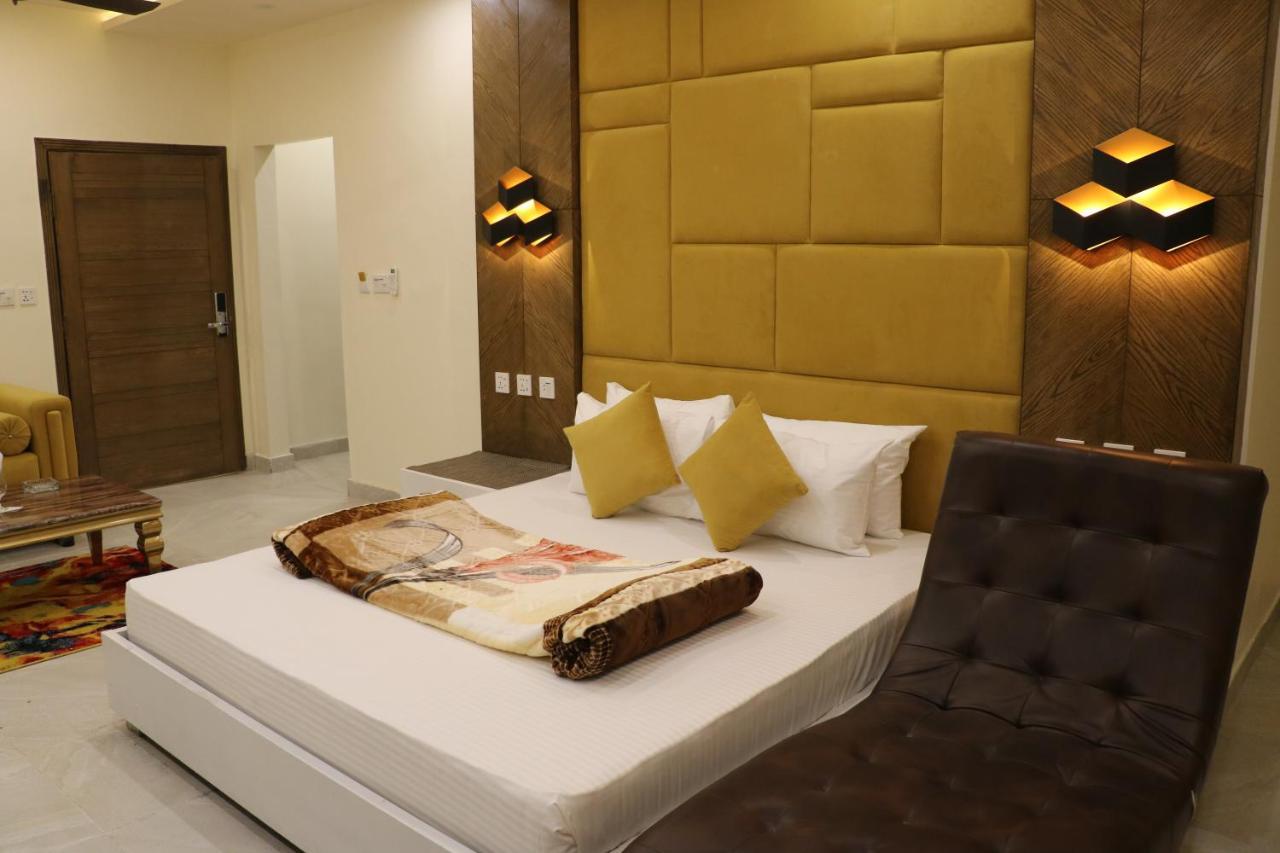 Hotel Avalon Suites ムルターン エクステリア 写真